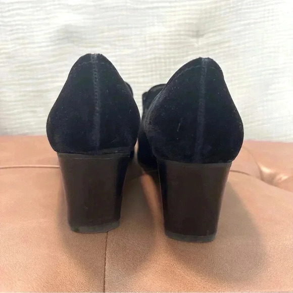 Stuart Weitzman Bow Loafers With Heel Black Velvet Size 8 EUC - Picture 10 of 12